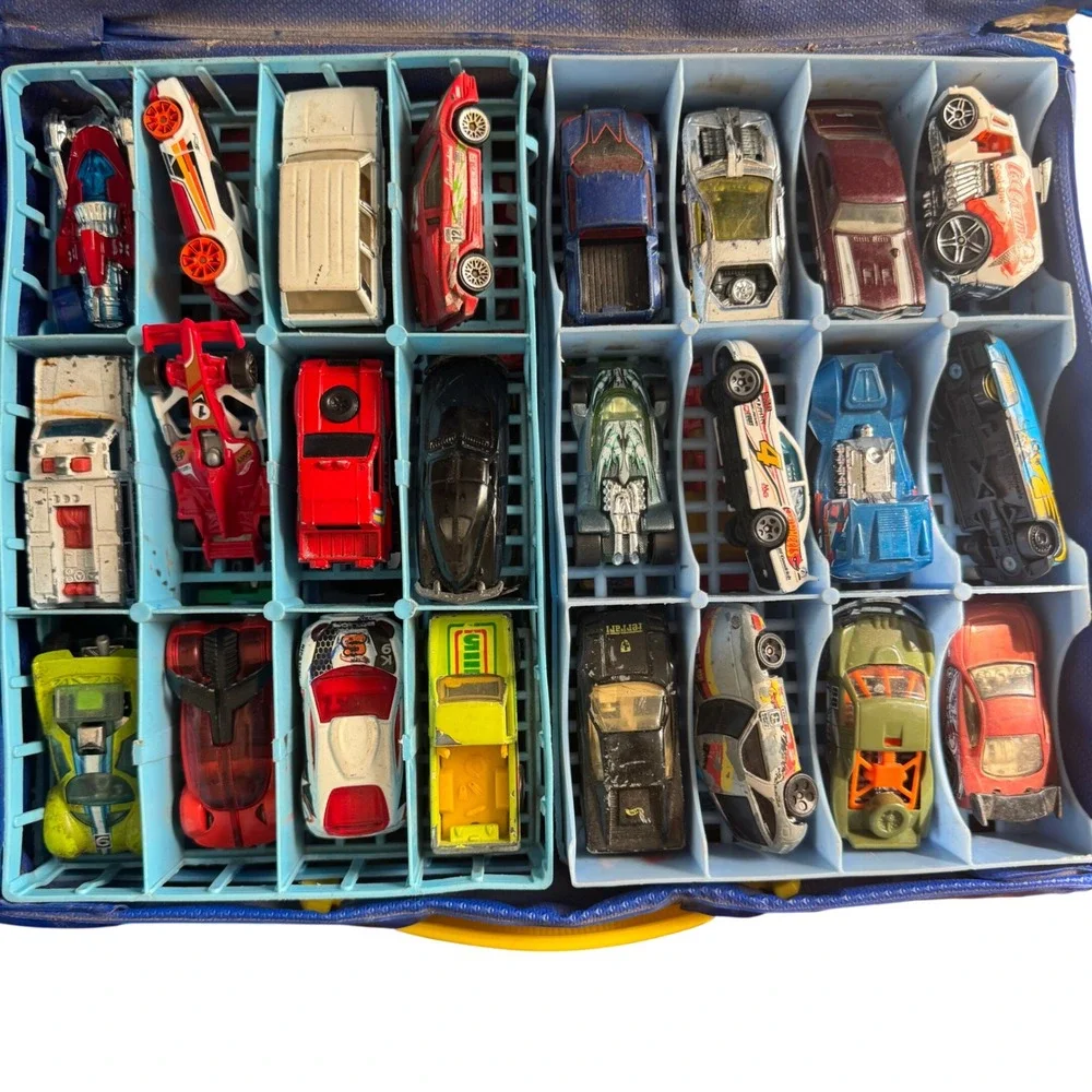 Vintage 1997 Hot Wheels Racing 48 Car Carry Case Tara Toy Blue with 24 Cars
