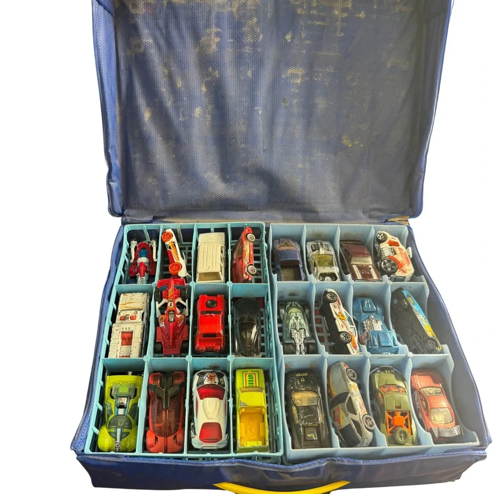 Vintage 1997 Hot Wheels Racing 48 Car Carry Case Tara Toy Blue with 24 Cars