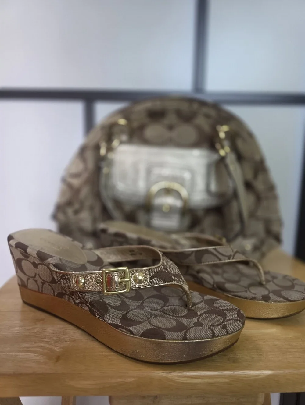 Coach cushioned or signature