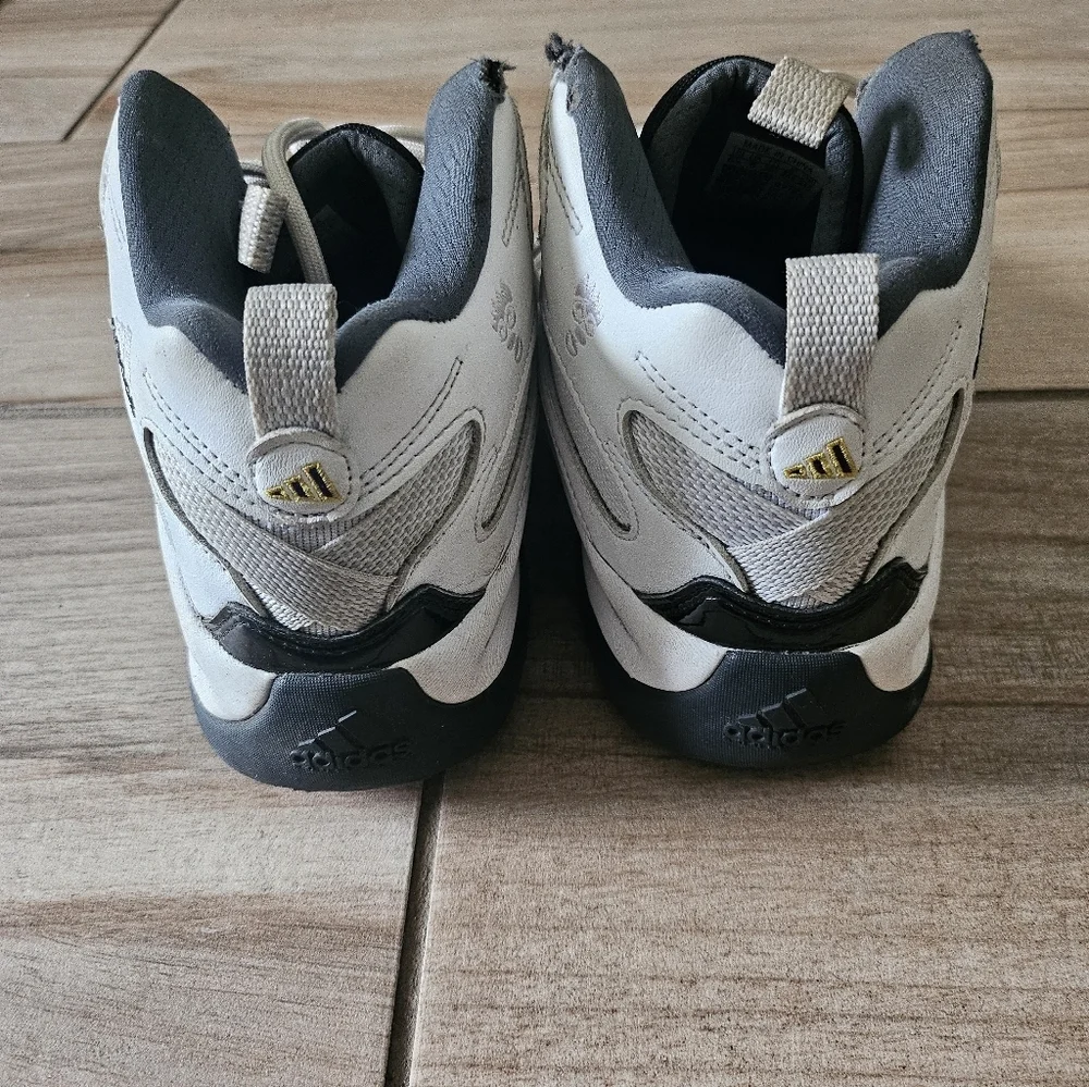 adidas stylish sneakers