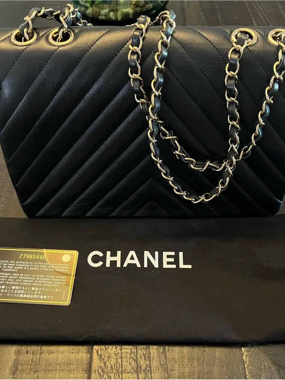 CHANEL elegant shoulder