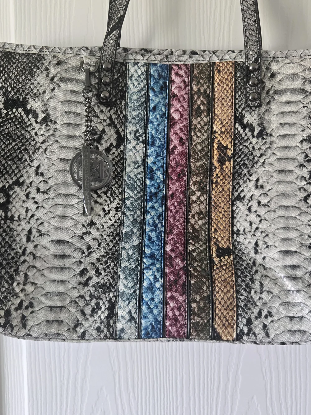 N/A stylish snake