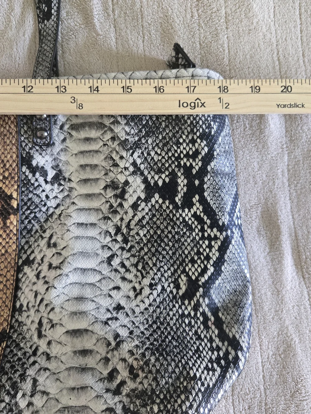 N/A stylish snake