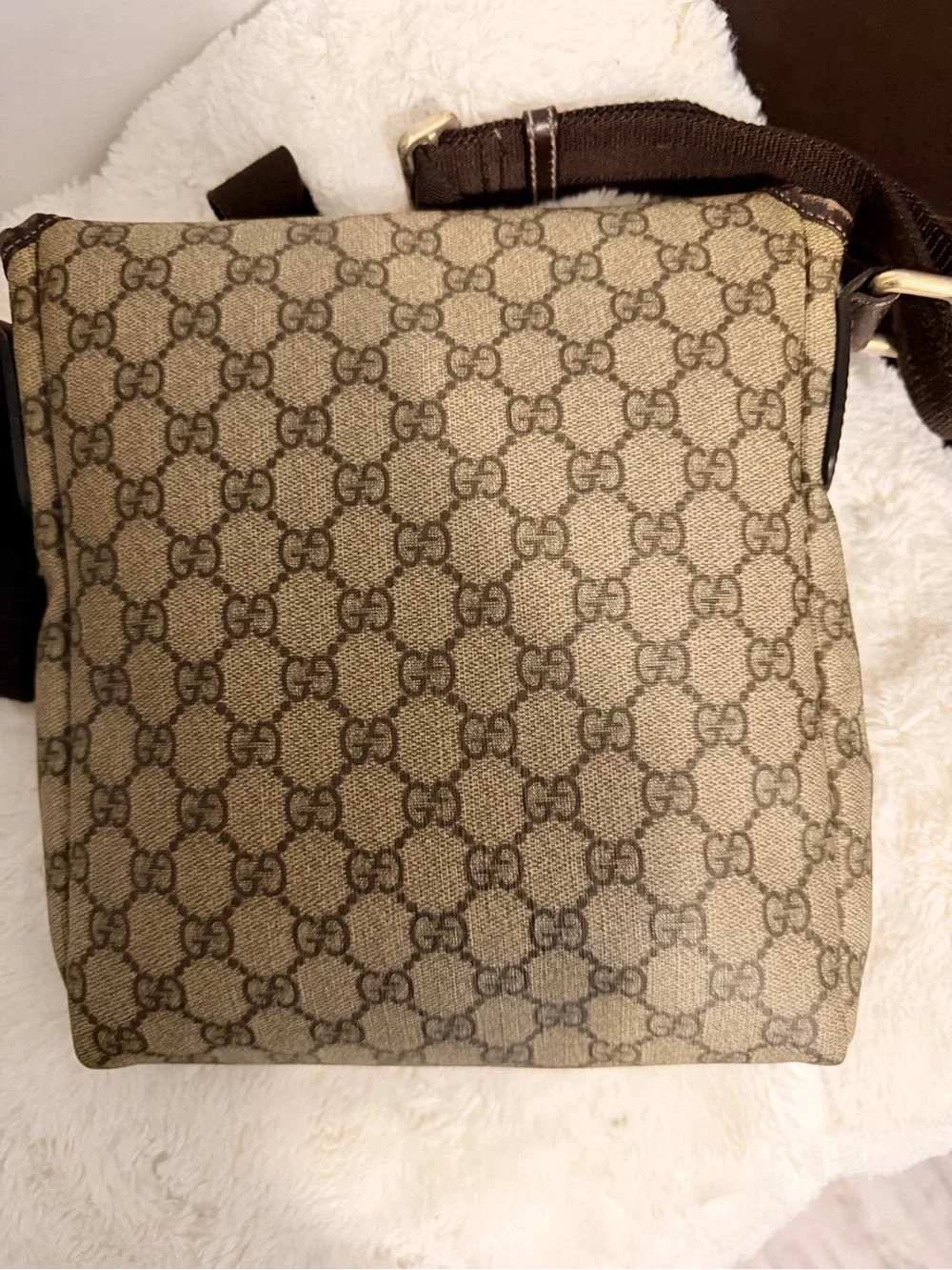 Gucci crossbody signature