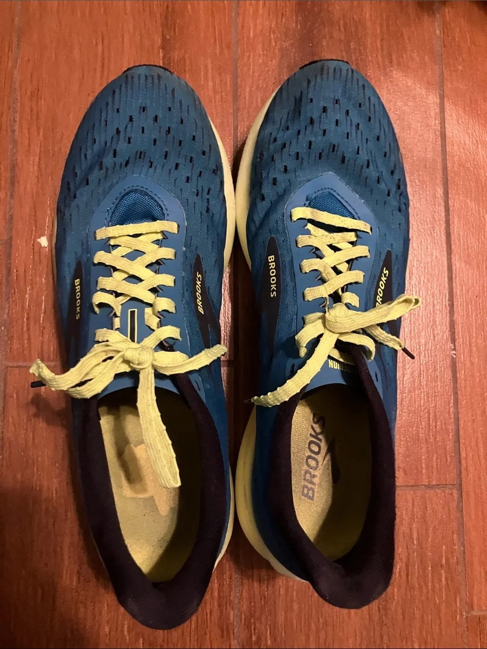 Brooks Men’s Hyperion Tempo Running Shoes with Yellow Laces Size 11.5 medium
