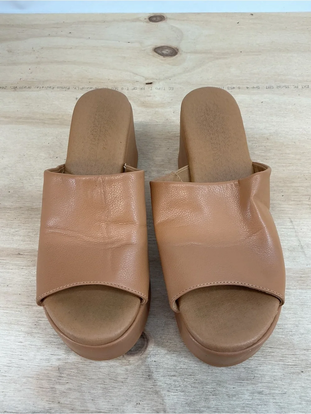 N/A stylish tan
