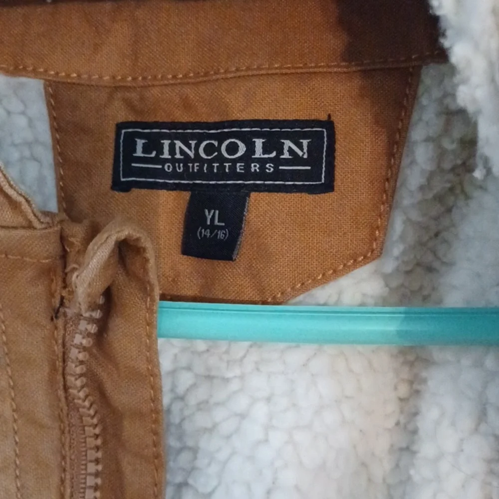Lincoln Outfitters good snall