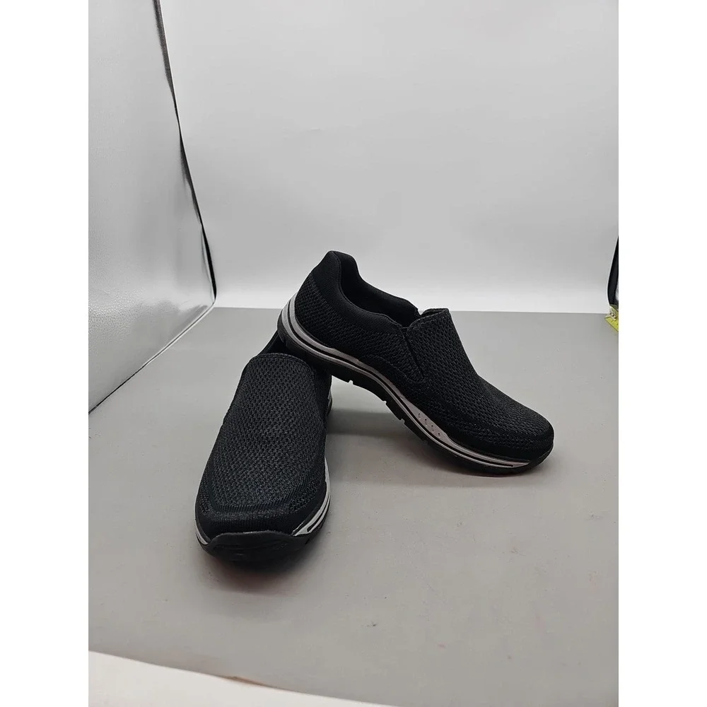 NEW Skechers Ultra Go Black Slip‎ On Sz 9 Air Cooled GOGA MAT Trainer New
