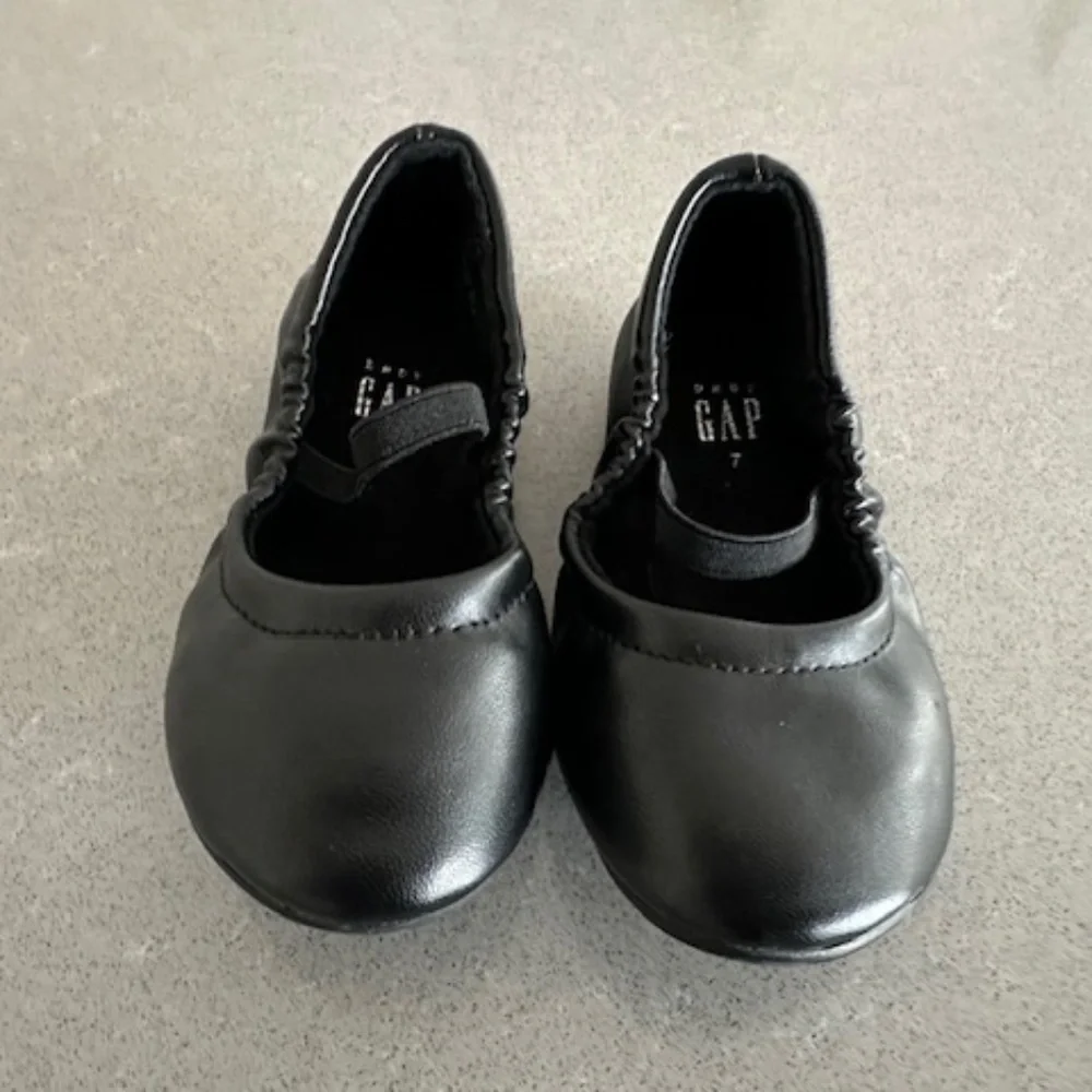 Littkr Girl Gap Toddler Sz 7 Black Ballet  Straped Flats -Worn 1x