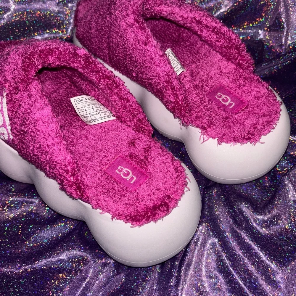 UGG new without