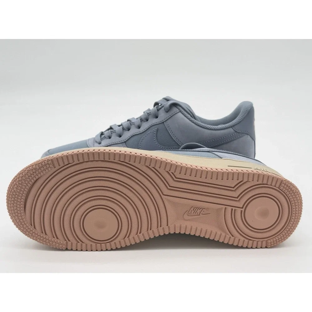 Nike defects small listed