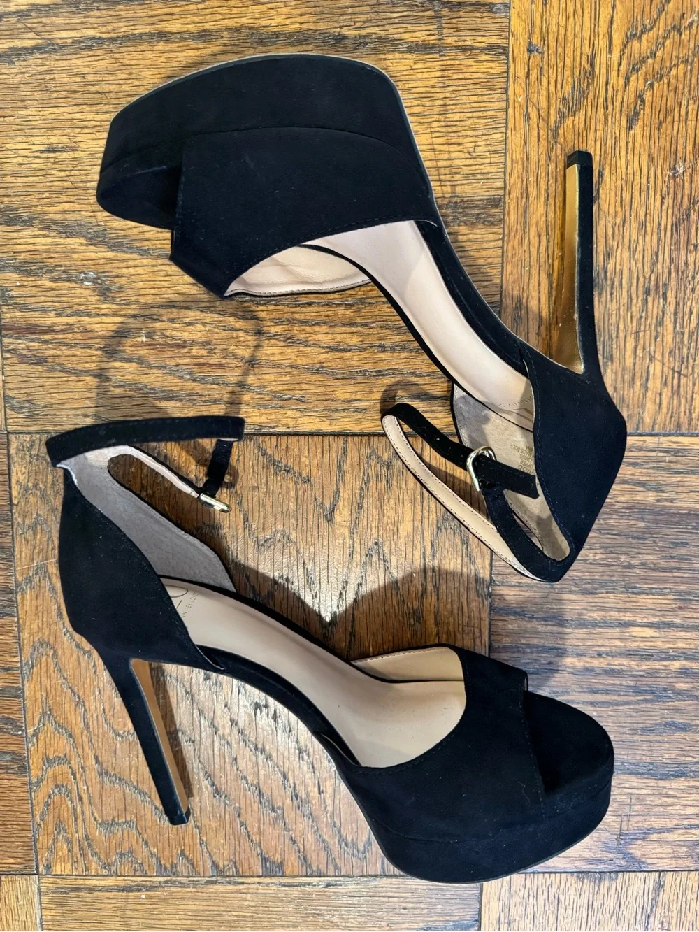 Jennifer Lopez elegant black