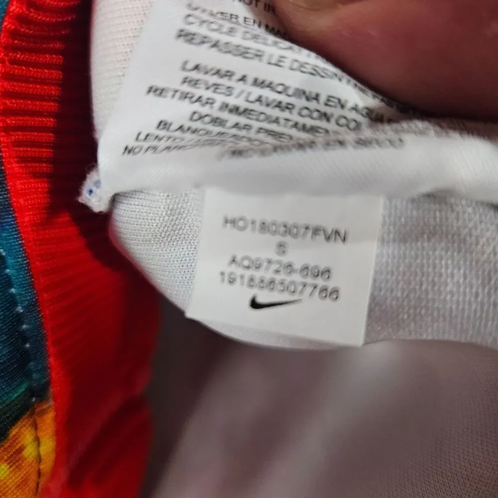 Nike sports tropical