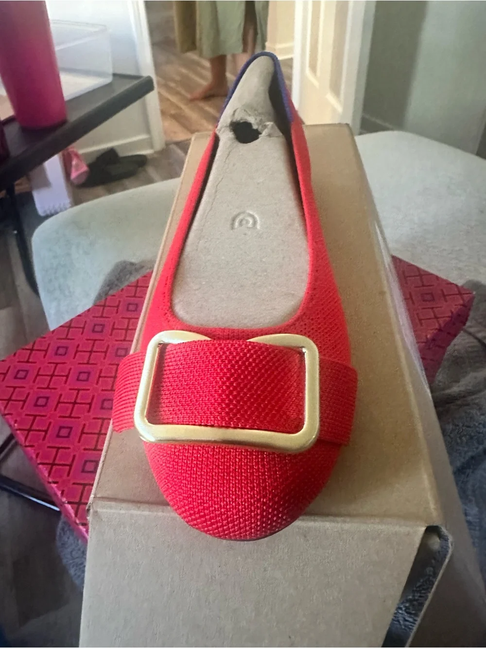 Rothys bright red