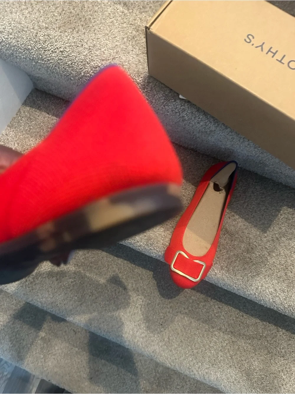 Rothys bright red