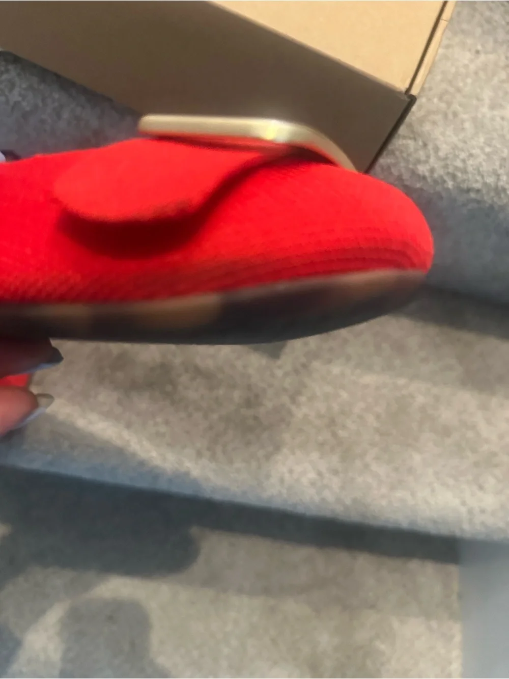 Rothys bright red