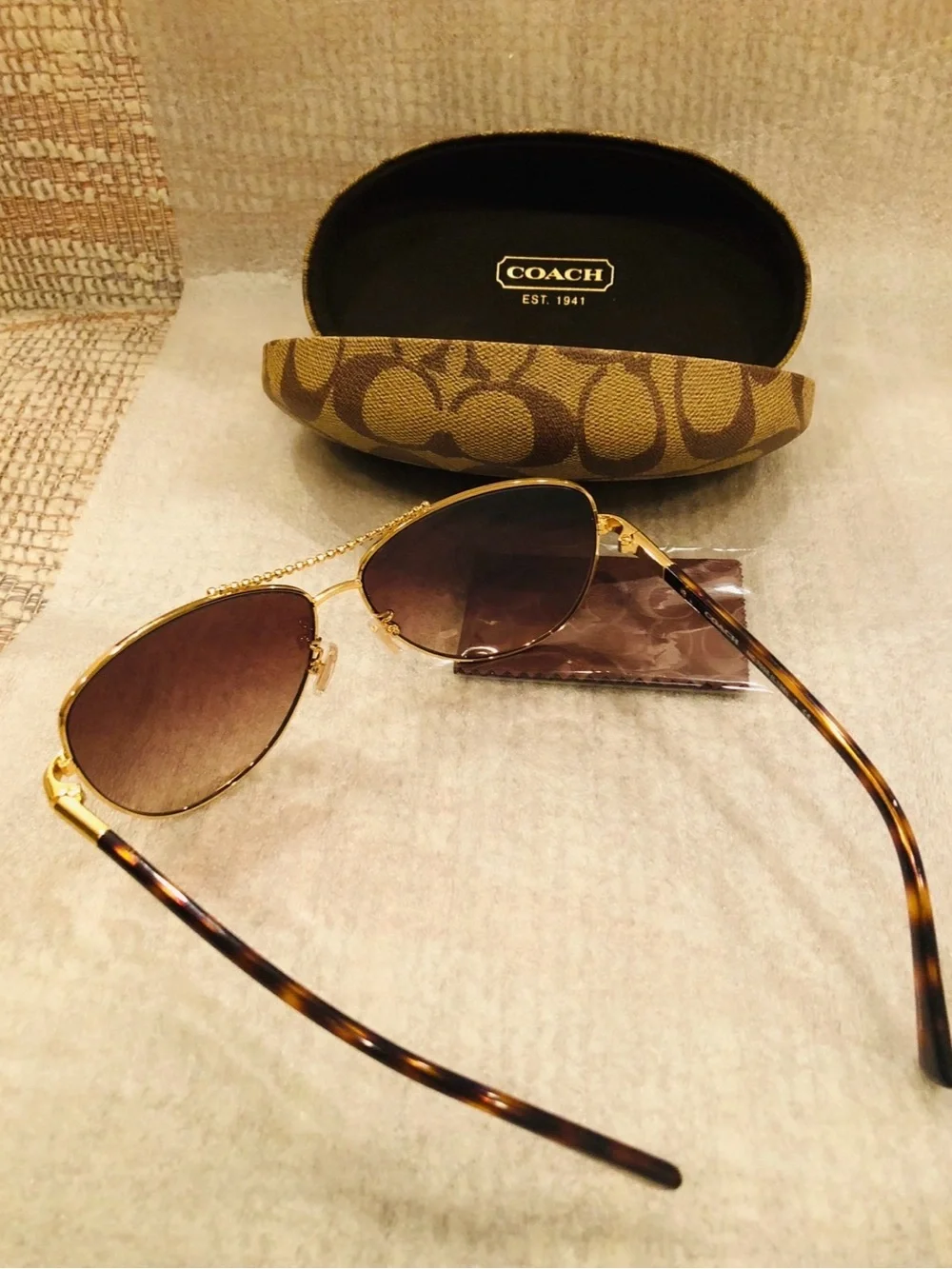 Coach look sun