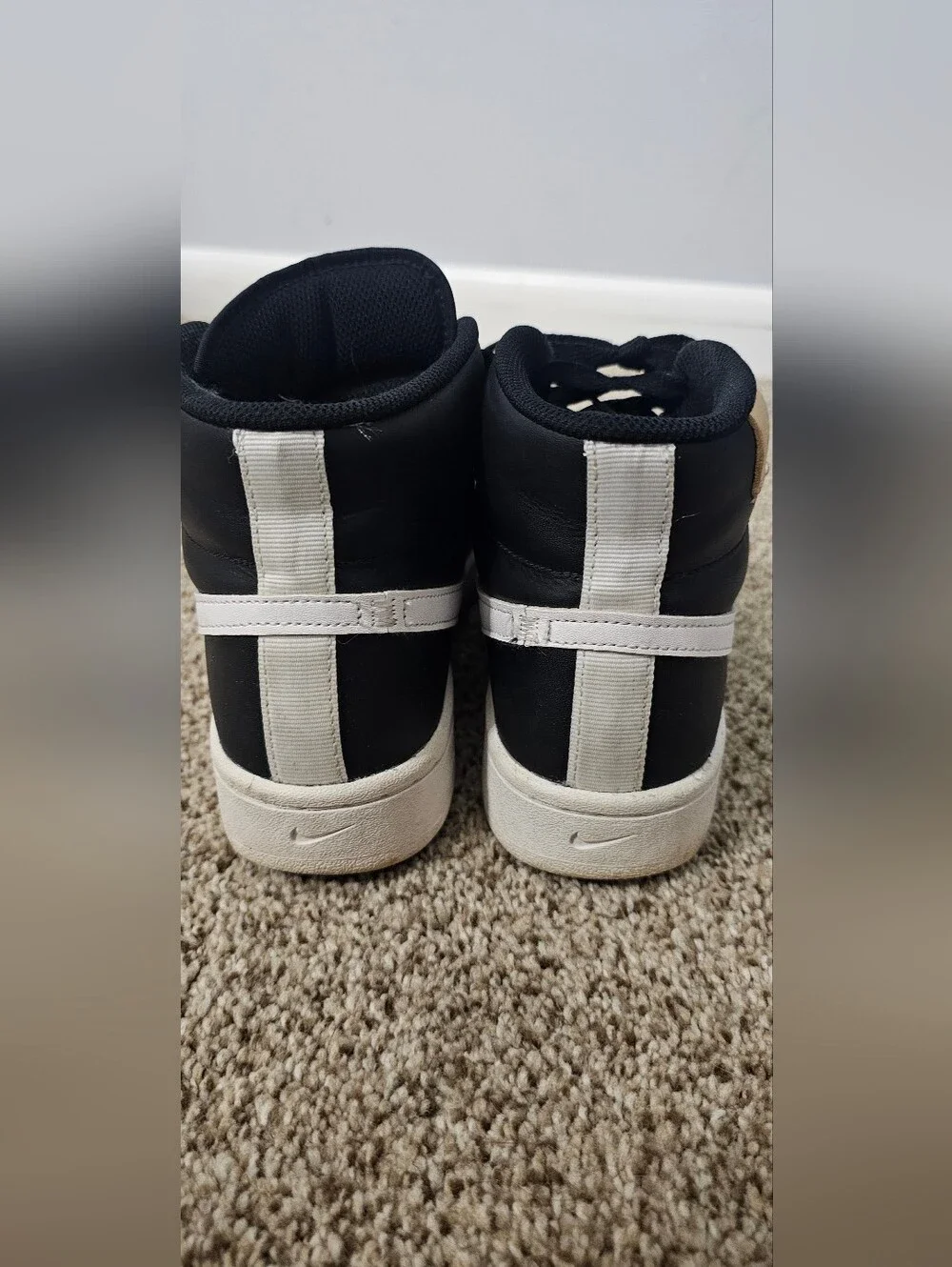 Nike versatile classic upper