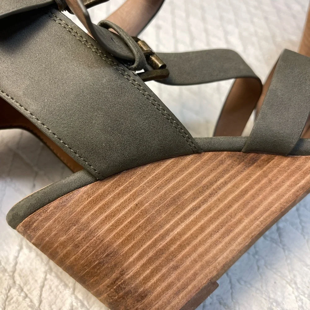 Crown Vintage stylish wedges