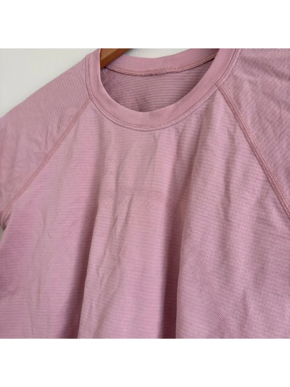 Lululemon Athletic Swiftly Tech Short Sleeve Cropped Shirt 2.0 Pink Women’s Sz 8