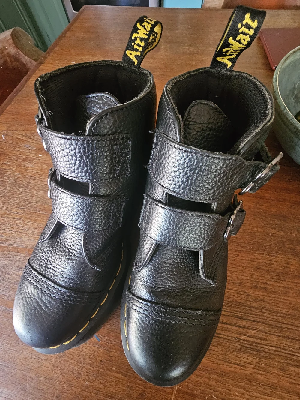 Dr. Martens classic women