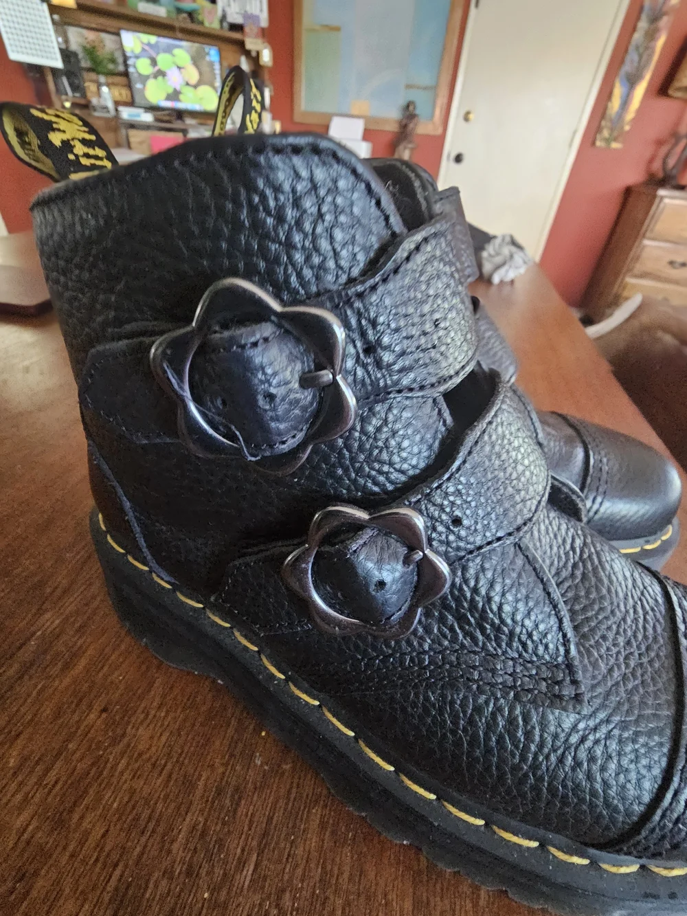 Dr. Martens classic women