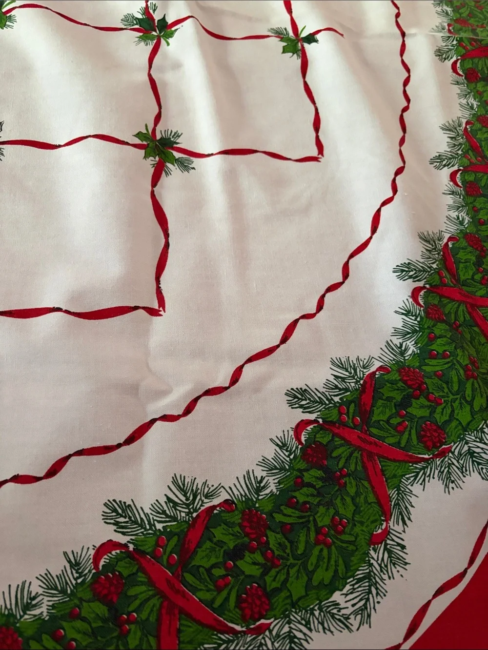 Vintage hollyberty christmas table cloth classic holiday