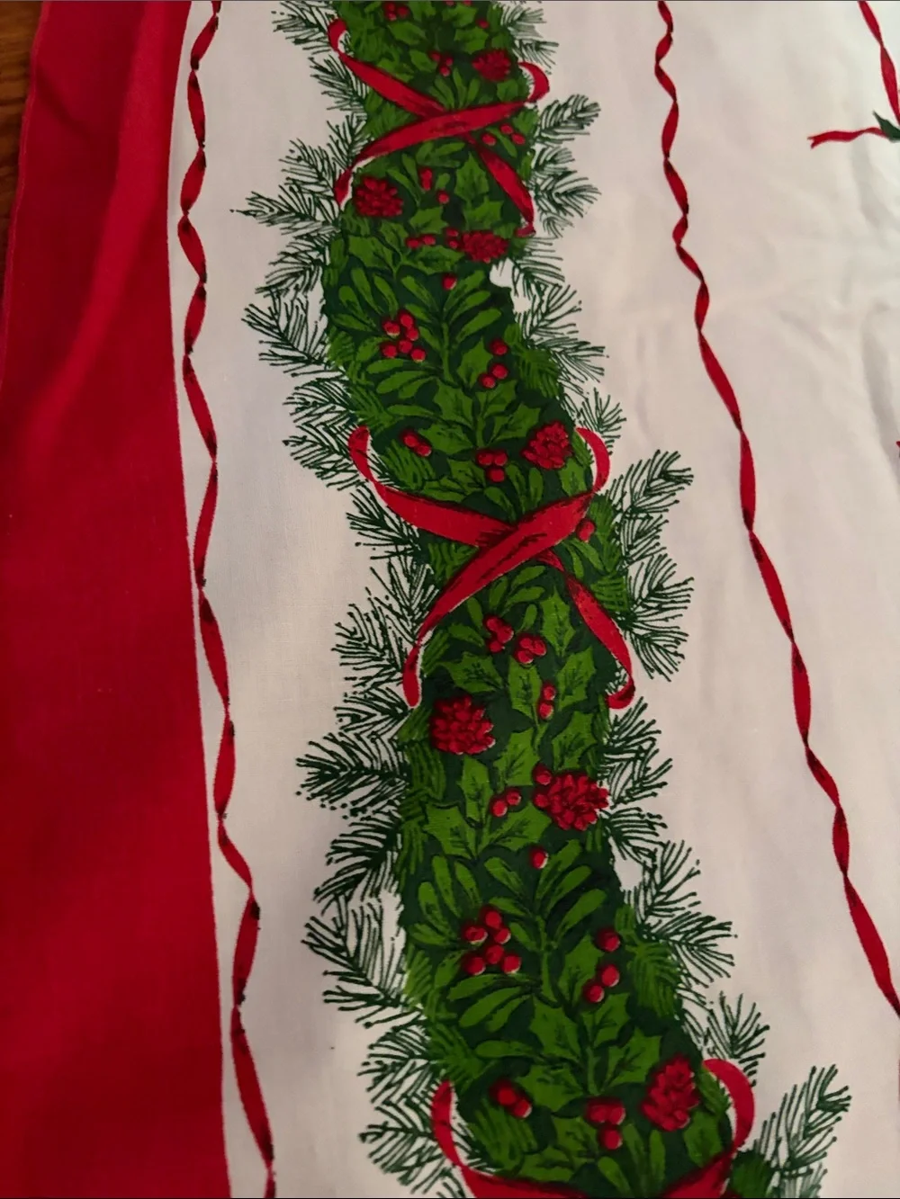 Vintage hollyberty christmas table cloth classic holiday