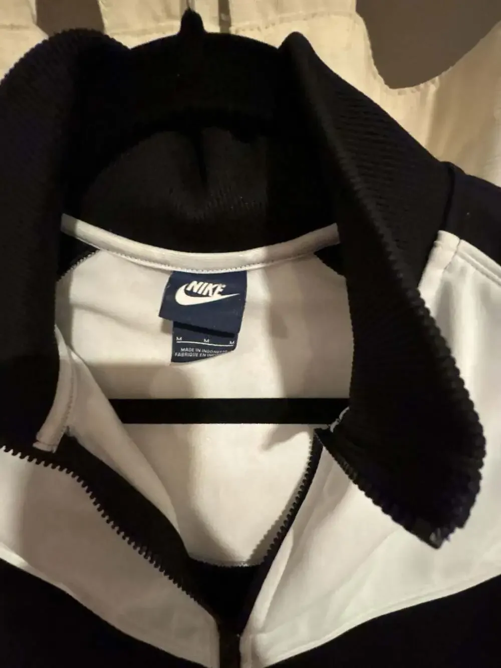 Nike body used collar