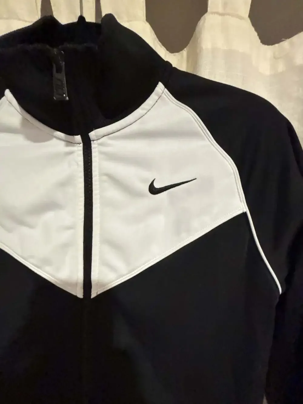 Nike zip body