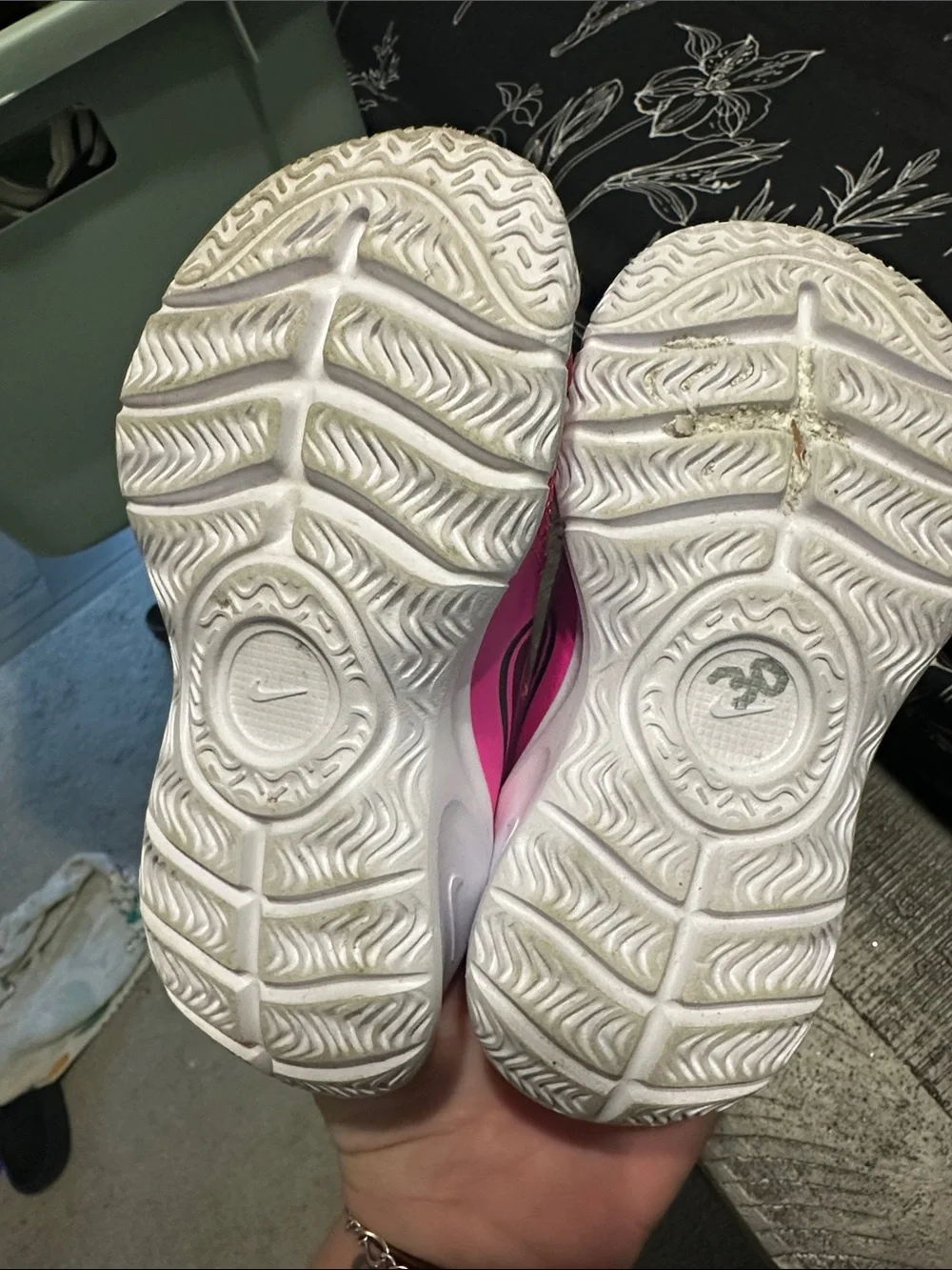 Nike easy slip