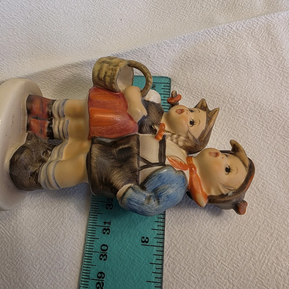 Hummel adorable figurine
