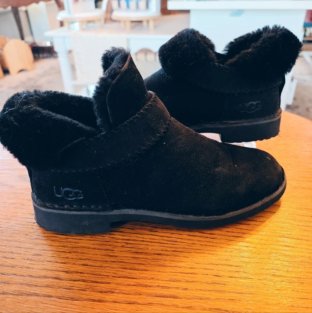 UGG mckay black