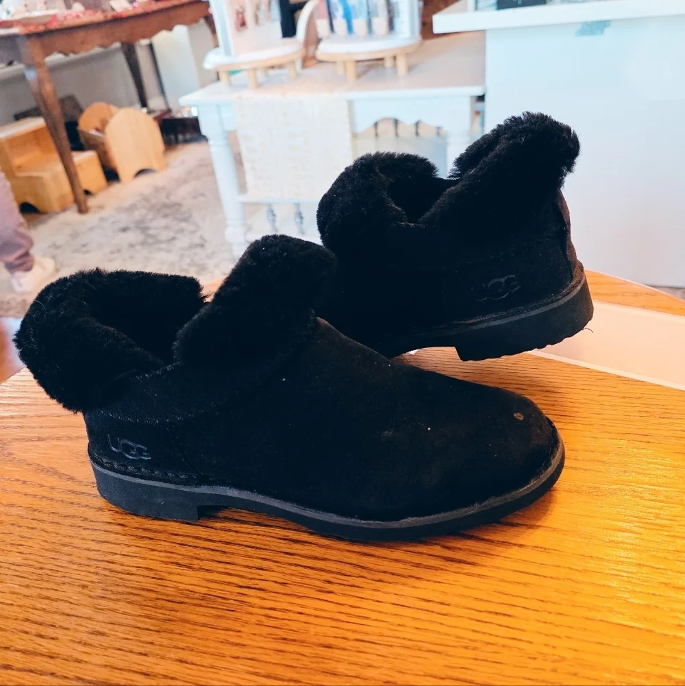 UGG mckay black