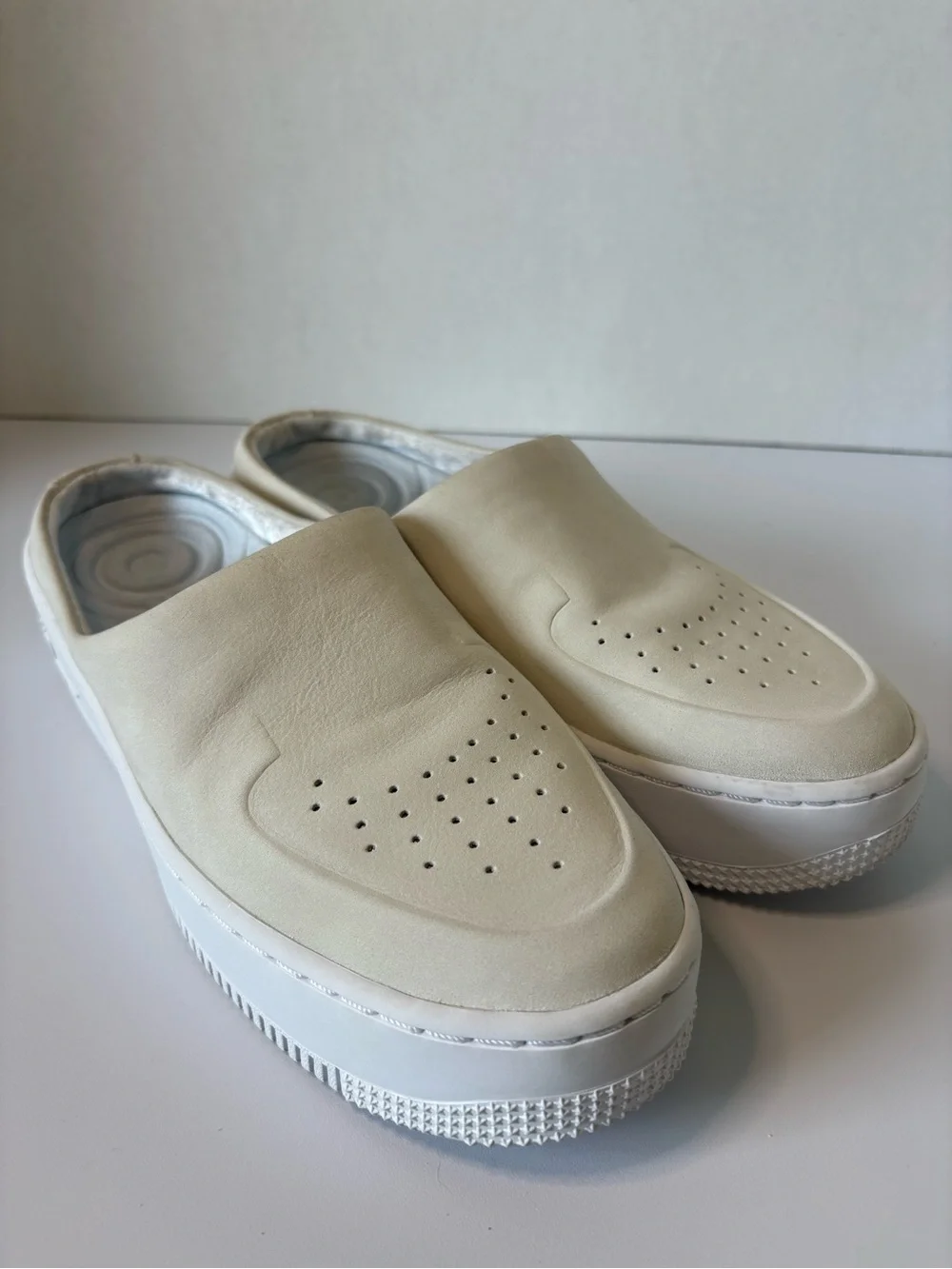 Nike minimal slip