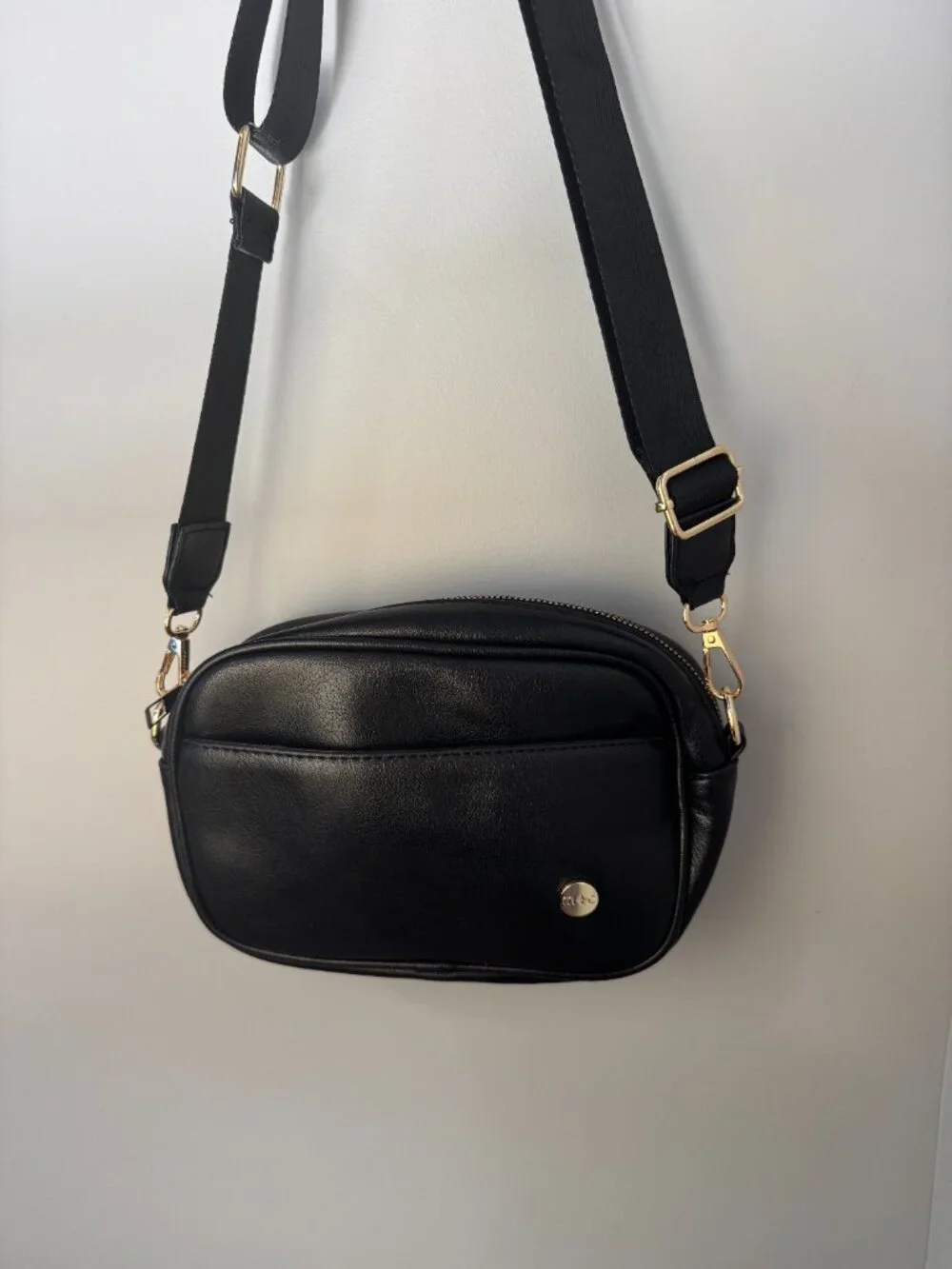 Modern and Chic 🖤 nwot