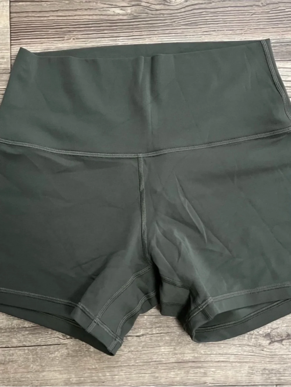 New Lululemon Align High Rise Shorts 4 inch in a size 8.