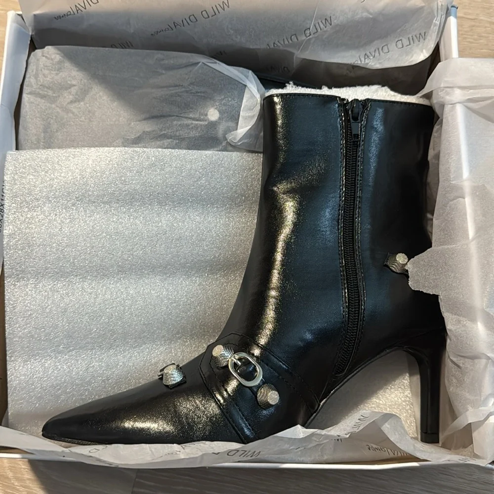 Jude Hardware Booties NEW 🏷️