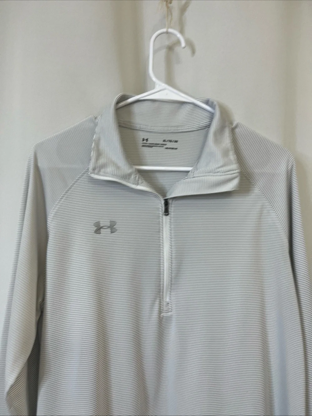 Under Armour 1/4 Zip Shirt Mens XL Gray Striped Pullover Loose Lightweight Golf