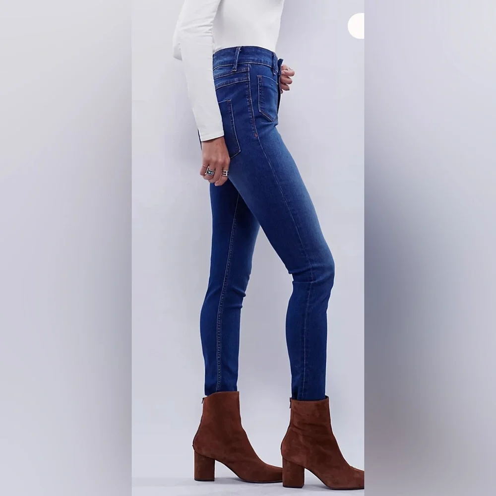 Free People questions leave