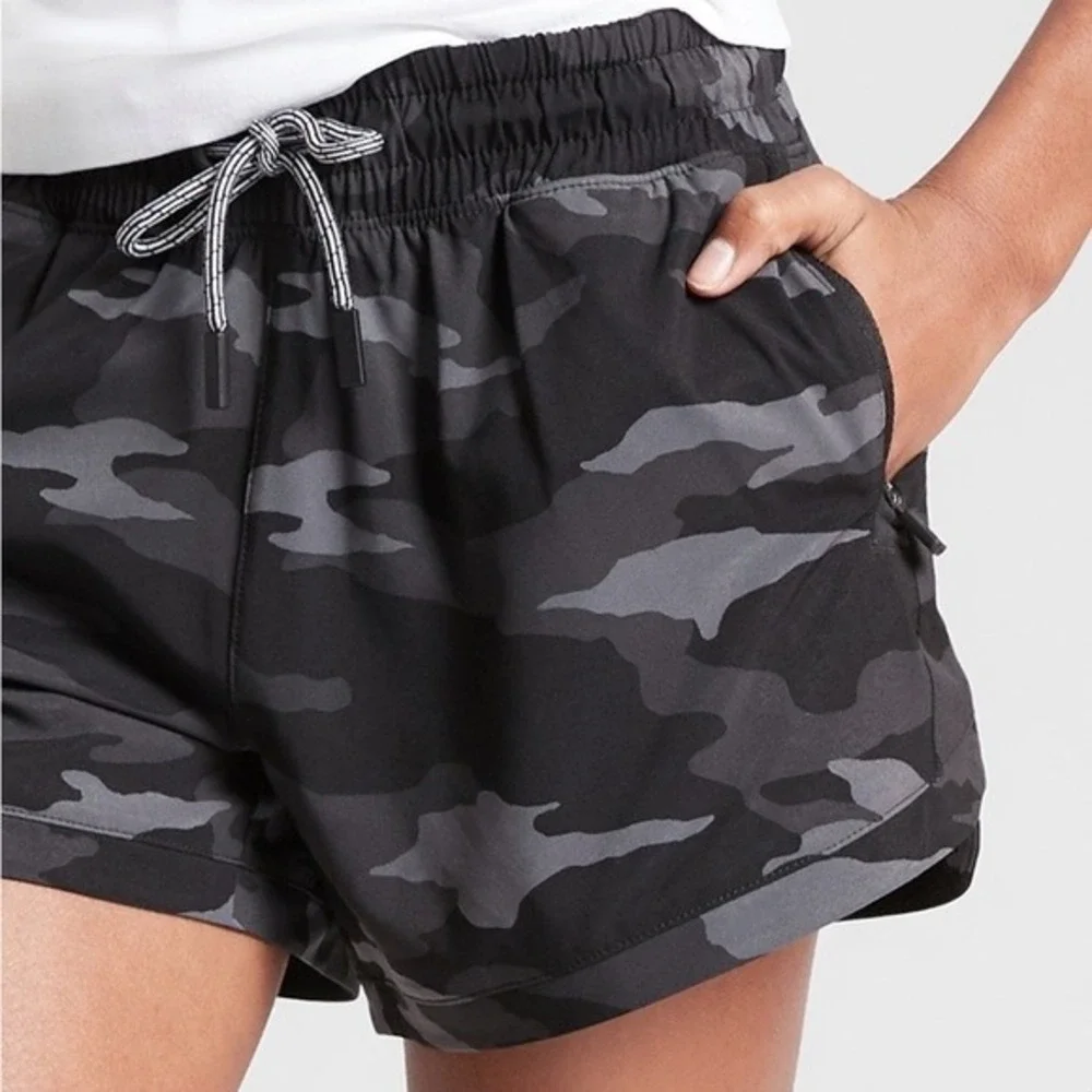 Athleta Girl Camo Athletic Shorts Grey Black Camouflage XL 14 Zipper Pockets
