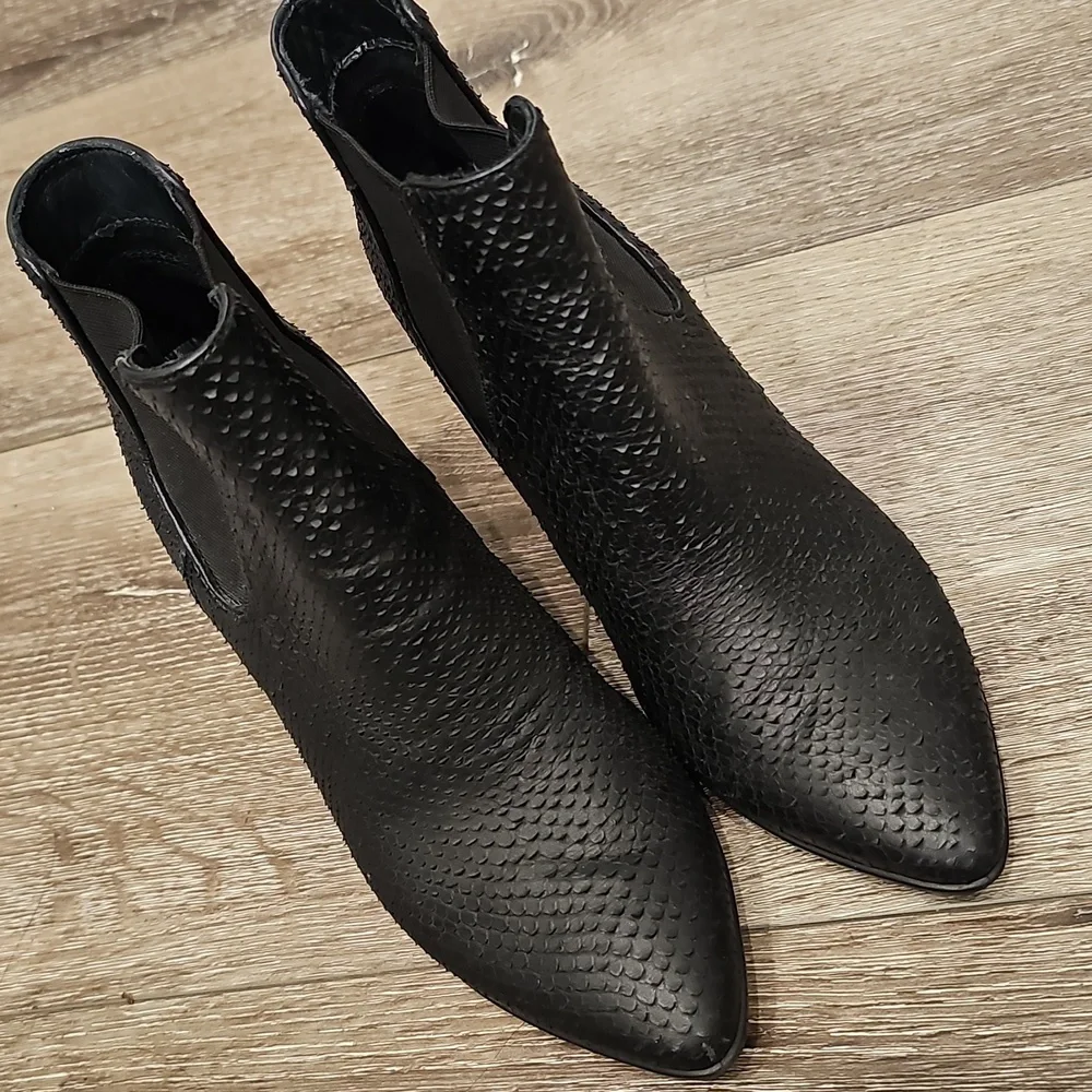 Ecco new poshmark