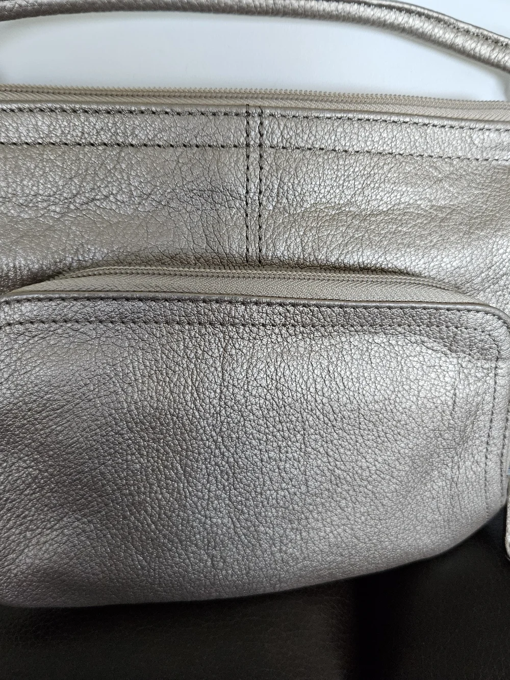 Tiagnello sleek metallic