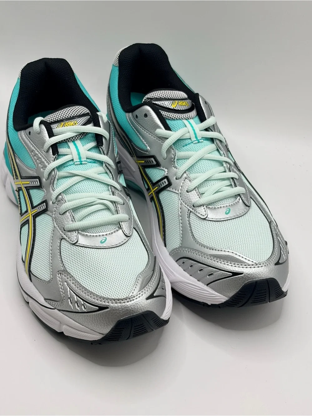 Asics lightweight runners