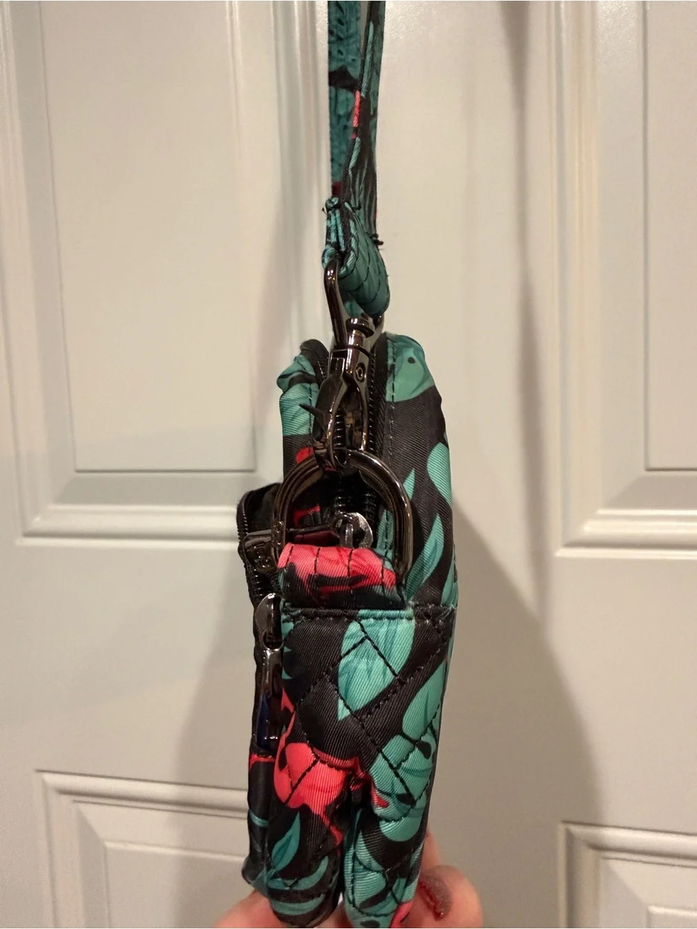 lug tropical carousel