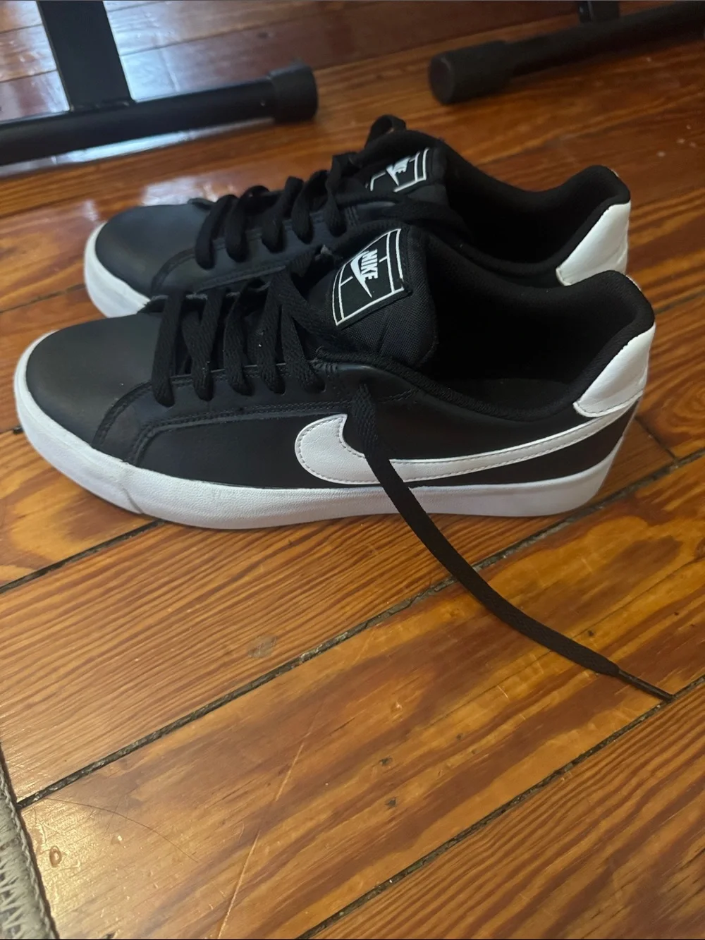 Nike sleek low