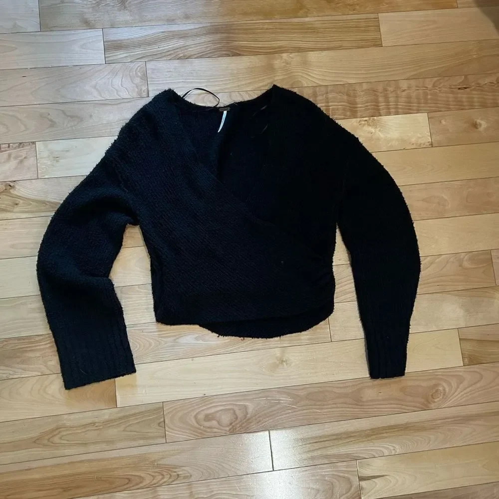 Free People Cropped Sweater Size Medium