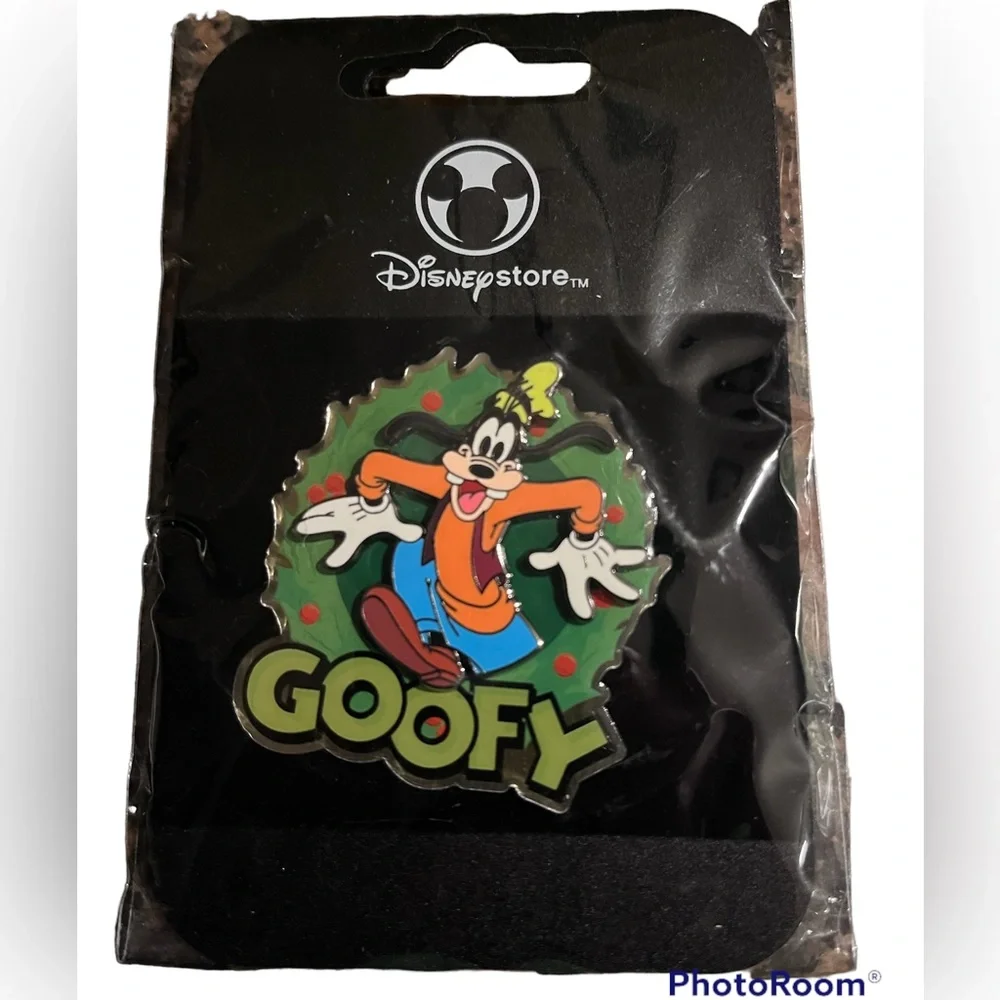 Goofy Christmas Pin NWOT