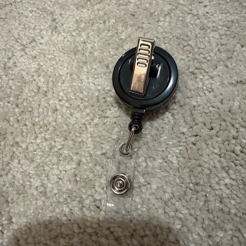 N/A round badge