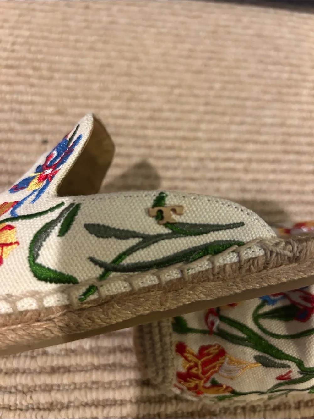 Tory Burch silhouette sole pull